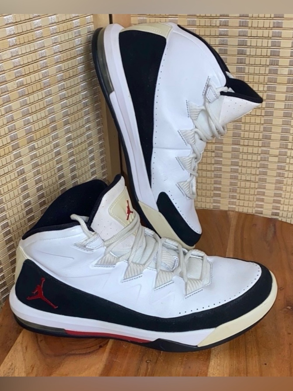 Air Jordon Deluxe 2 Men’s Size 9
